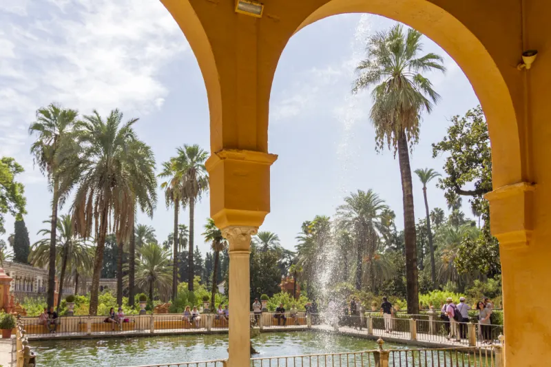 Bassin d'eau à l'Alcázar