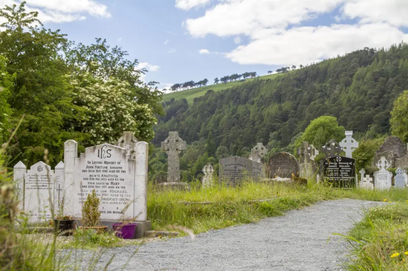 Tombes à Glendalough