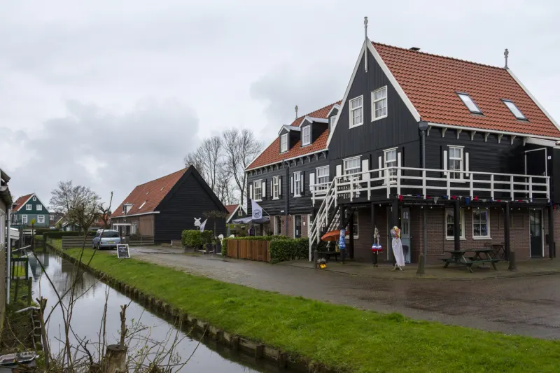 Maisonnées sur pilotis de Marken