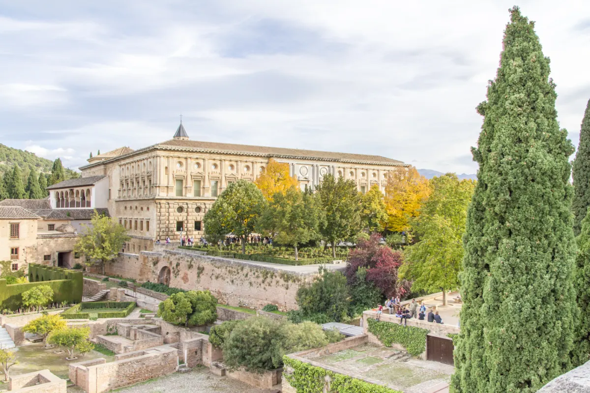 Palais de Charles Quint vu depuis l'Alcazaba