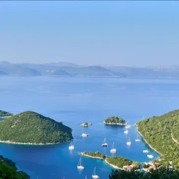 The wonderful Croatia and its amazing islands. Water is everywhere and little islands as well. It was such a great pleasure…