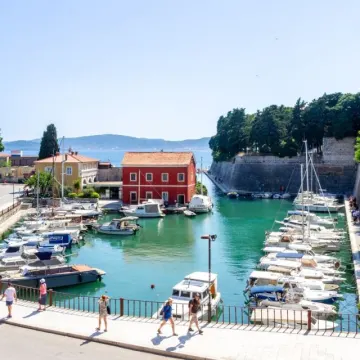 La très jolie ville de Zadar en Dalmatie, alliant charme péninsulaire et ruines romaines. Un petit bijou de la Croatie.…