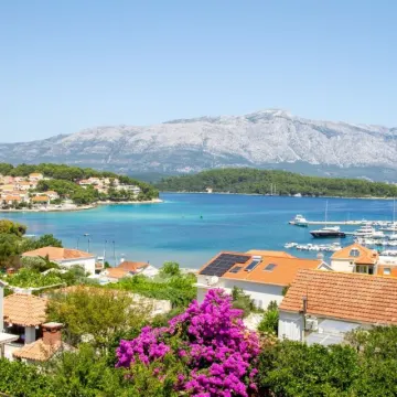 Commencer chaque matin par cette vue de notre balcon à Korčula. Un pur moment de bonheur.
Korčula est l'une des nombreuses…