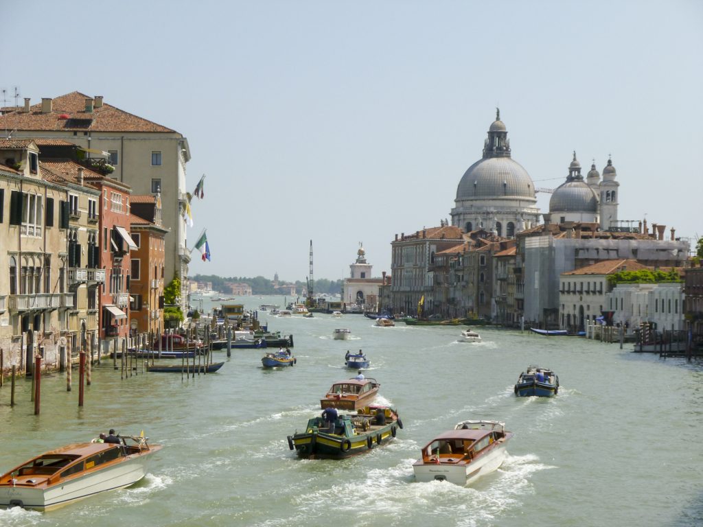 Le Grand Canal et son activité fluviale